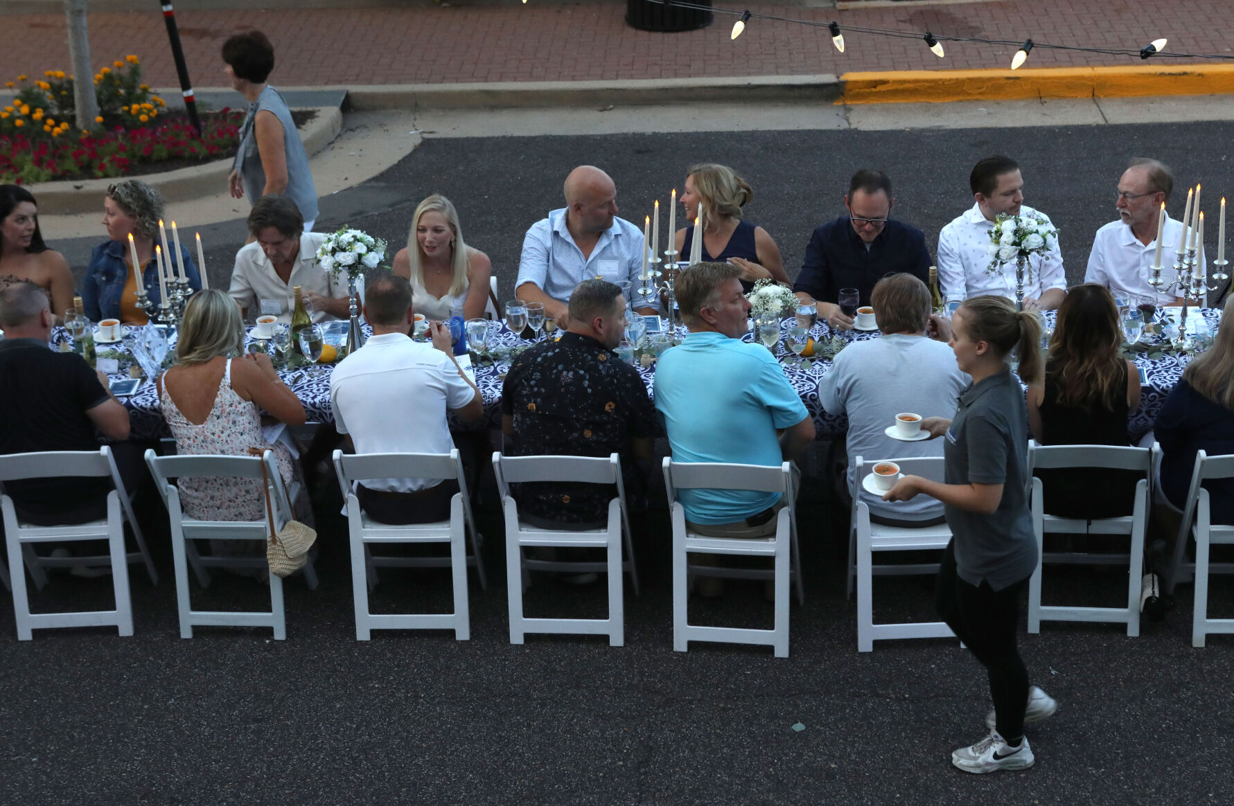 Diners chat